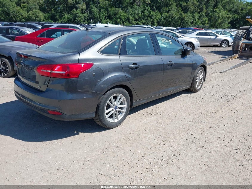 Vin: 1fadp3f23jl328302, lot: 43452512, ford focus se 20184