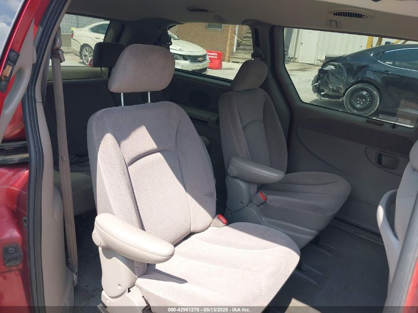 2001 Dodge Grand Caravan Sport VIN: 2B4GP44381R237104 Lot: 42961278