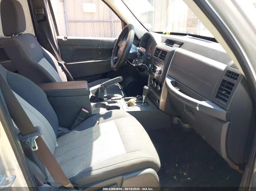 1J8GN28K49W536468 2009 JEEP LIBERTY (NORTH AMERICA) photo no. 5
