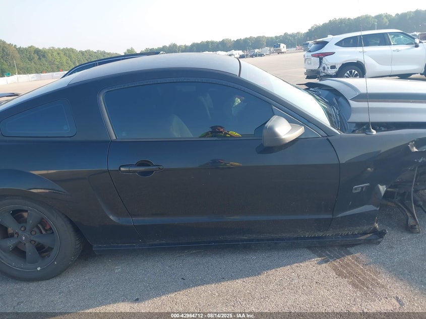 2005 Ford Mustang Gt Deluxe/Gt Premium VIN: 1ZVFT82H655110464 Lot: 42964712