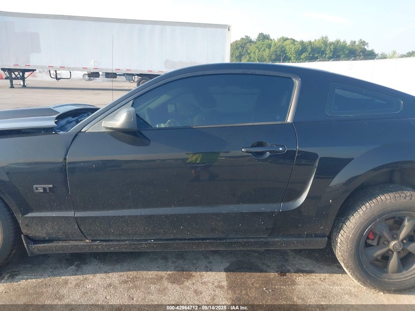 2005 Ford Mustang Gt Deluxe/Gt Premium VIN: 1ZVFT82H655110464 Lot: 42964712