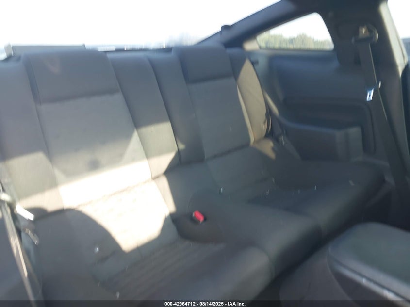 2005 Ford Mustang Gt Deluxe/Gt Premium VIN: 1ZVFT82H655110464 Lot: 42964712