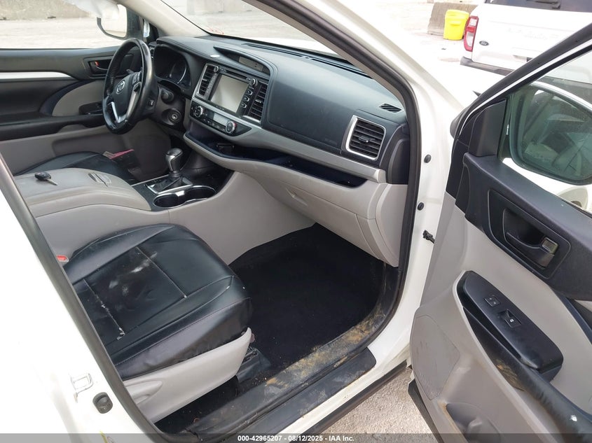 2018 TOYOTA HIGHLANDER LE PLUS - 5TDZZRFH1JS285451