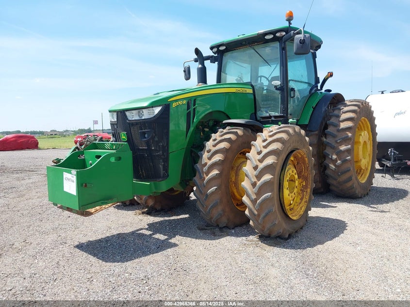 2015 John Deere 8370 R Tractor 1RW8370RSLFD10834 photo #3