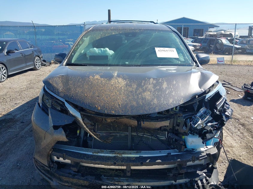 2024 TOYOTA SIENNA LE 5TDKSKFC8RS25D694