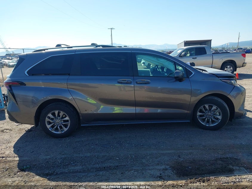 2024 TOYOTA SIENNA LE 5TDKSKFC8RS25D694