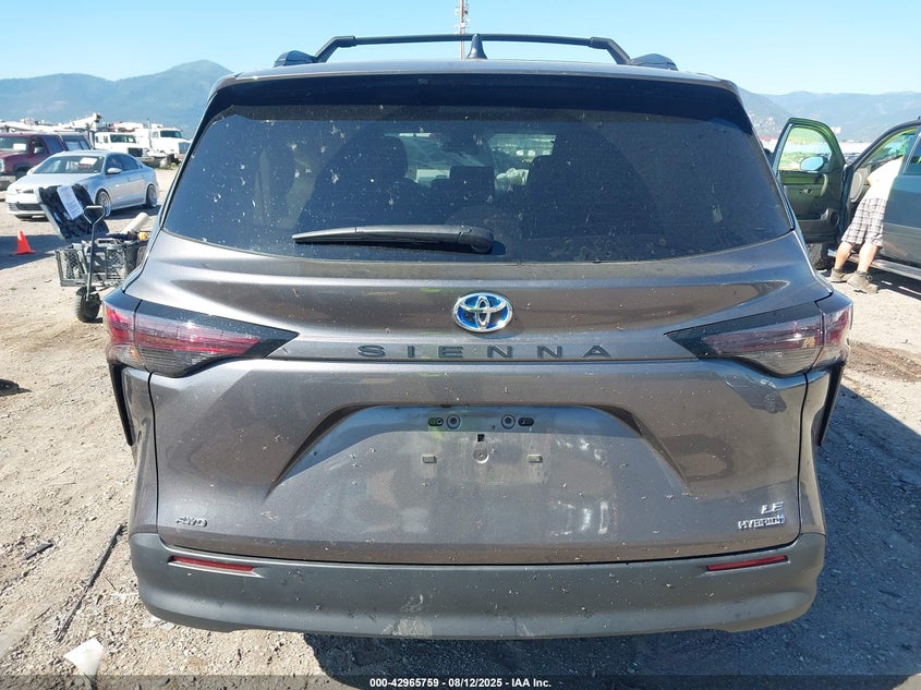 2024 TOYOTA SIENNA LE 5TDKSKFC8RS25D694