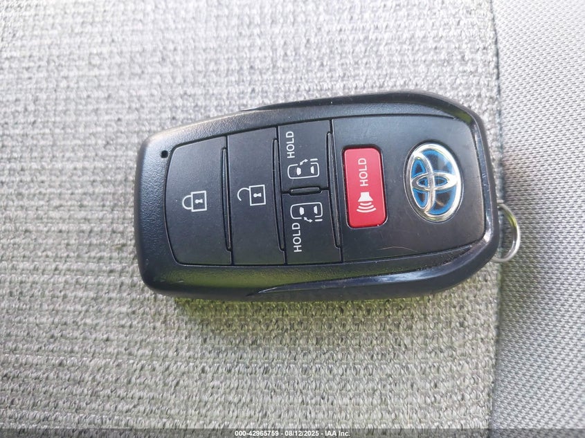 2024 TOYOTA SIENNA LE 5TDKSKFC8RS25D694