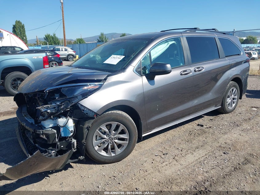 2024 TOYOTA SIENNA LE 5TDKSKFC8RS25D694
