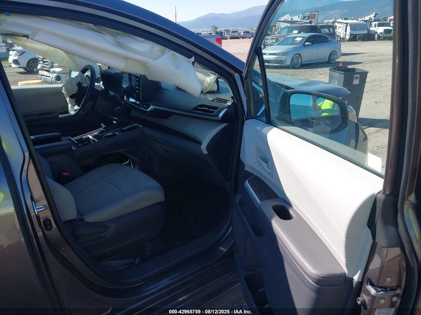 2024 TOYOTA SIENNA LE 5TDKSKFC8RS25D694