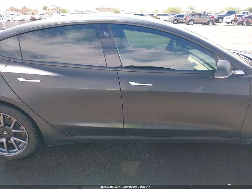 2018 Tesla Model 3 Long Range/Mid Range VIN: 5YJ3E1EA4JF021040 Lot: 42966467