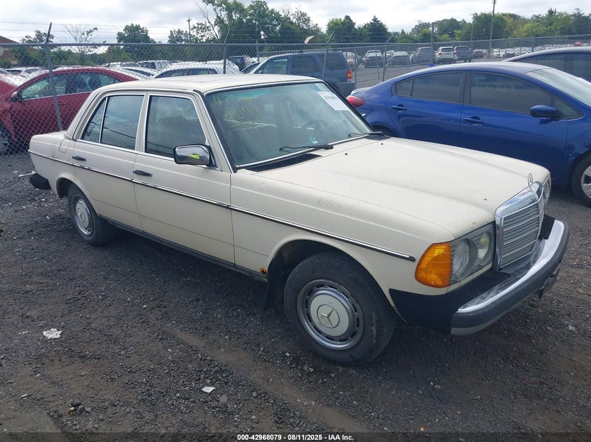 WDBAB23A4DB374392 1983 Mercedes-Benz 240 D auction photo 1