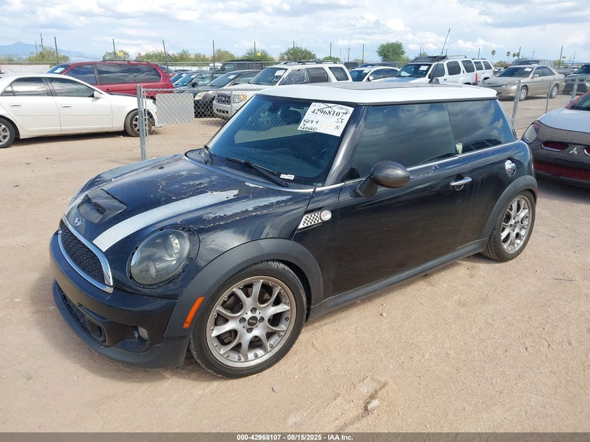 WMWSV3C59BTY22068 2011 MINI COOPER photo no. 2