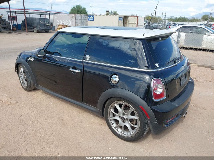 WMWSV3C59BTY22068 2011 MINI COOPER photo no. 3