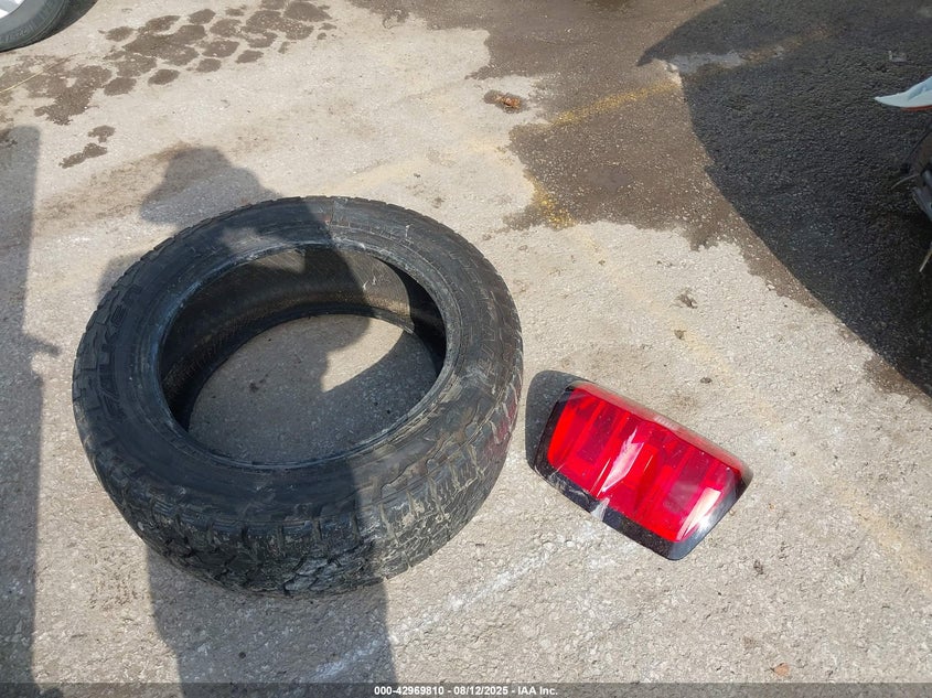 2017 Chevrolet Silverado 1500 2Lt VIN: 3GCUKREC7HG372123 Lot: 42969810