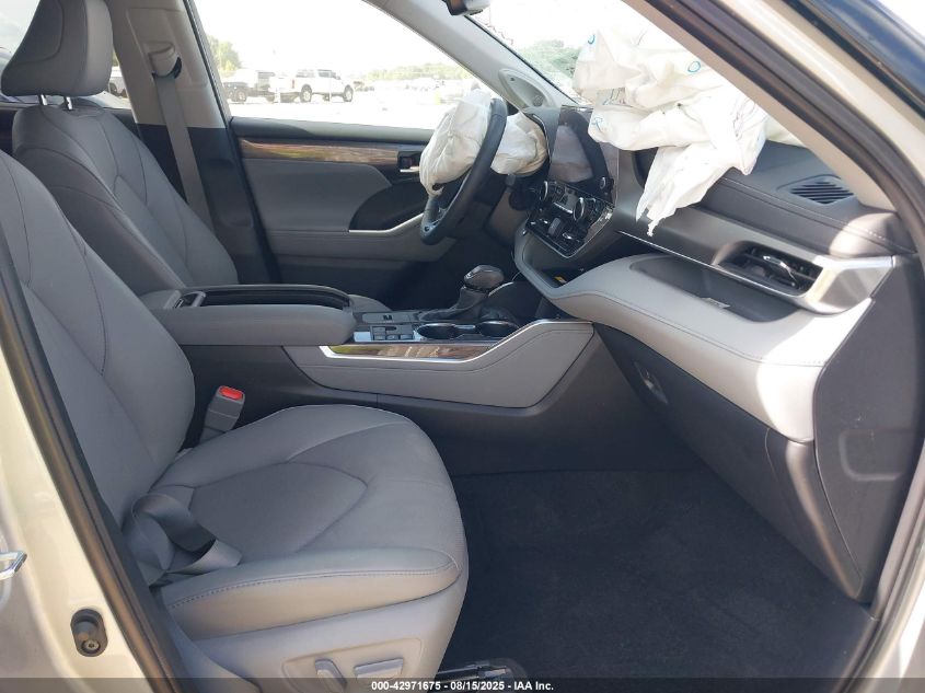 2025 Toyota Highlander - 5TDKDRAH9SS551145