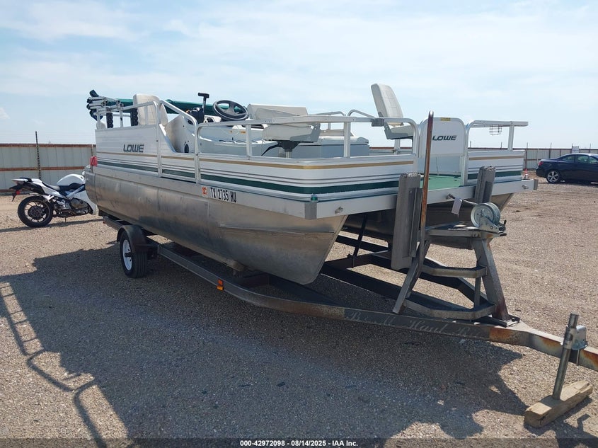 1996 Lowe Other white null null 0MCL747PB696 photo #1