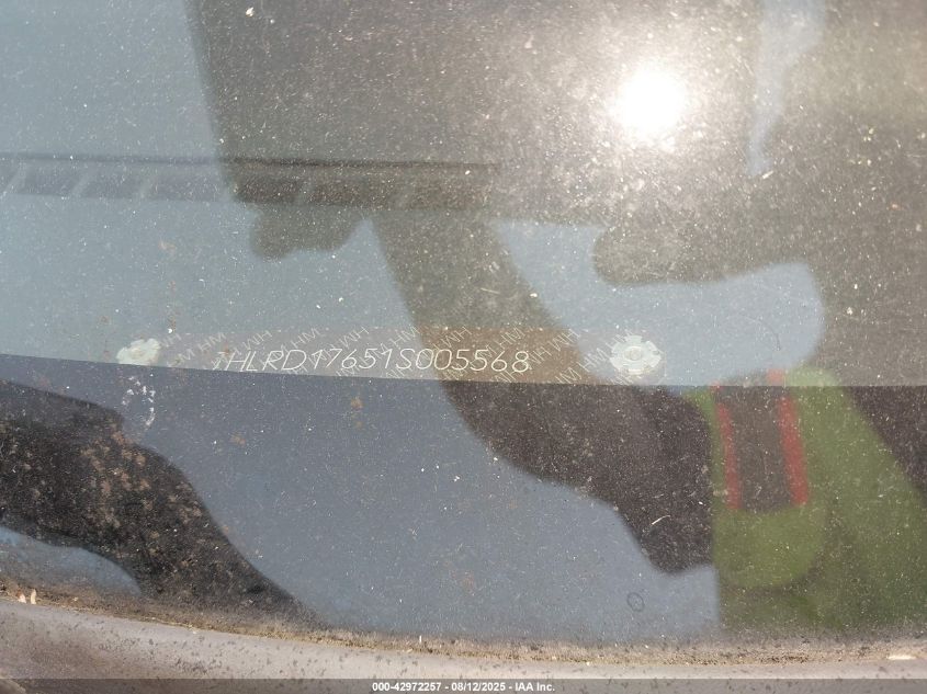 2001 Honda Cr-V Ex VIN: JHLRD17651S005568 Lot: 42972257