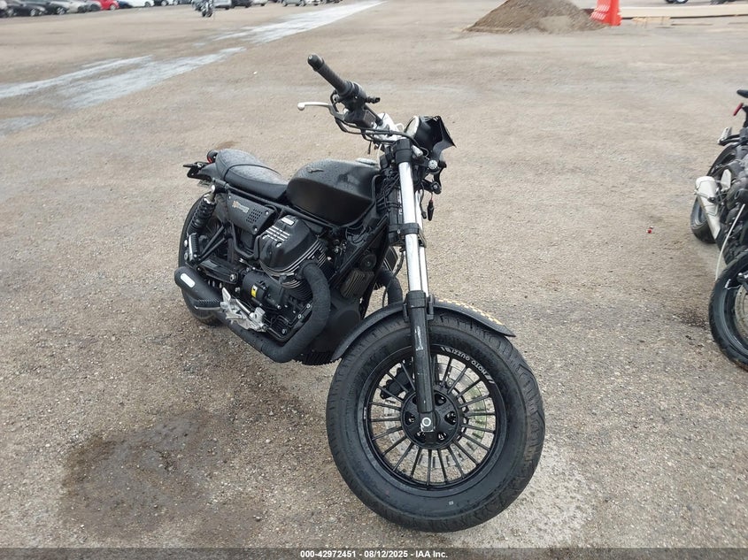 ZGULHU018HM000013 2017 Moto Guzzi V9 Roamer auction photo 1