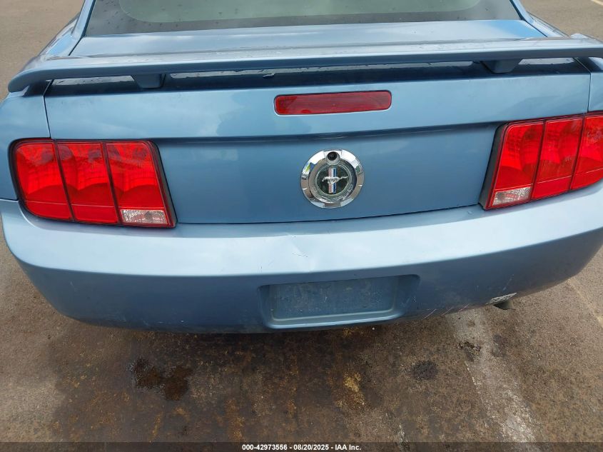 2005 Ford Mustang V6 Deluxe/V6 Premium VIN: 1ZVFT80N355233003 Lot: 42973556
