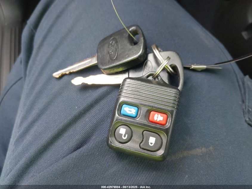 2000 Ford Focus Zx3 VIN: 3FAFP313XYR251996 Lot: 42976504