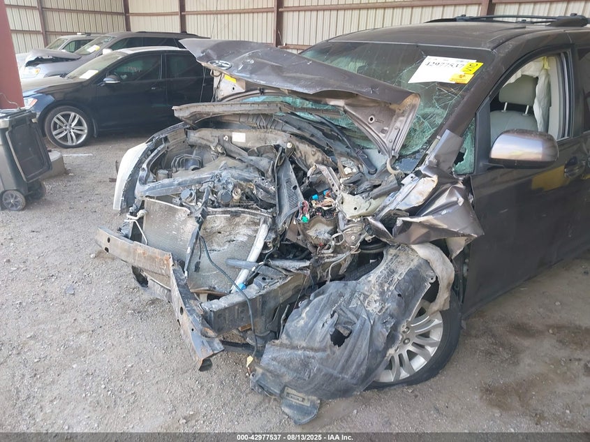 2011 Toyota Sienna Xle V6 VIN: 5TDYK3DC5BS088773 Lot: 42977537