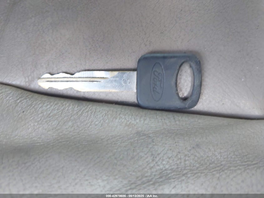 2001 Ford F-250 Lariat/Xl/Xlt VIN: 1FTNX21F61EA91683 Lot: 42978686