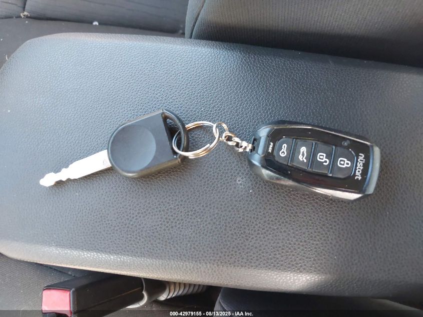 2008 Ford Focus Se/Ses VIN: 1FAHP33NX8W125917 Lot: 42979155