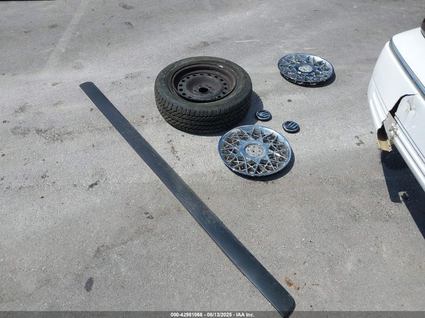 2001 Mercury Grand Marquis Gs VIN: 2MEFM74W21X650164 Lot: 42981066