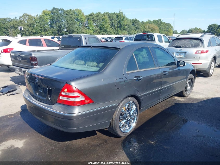 WDBRF61J42F245303 2002 MERCEDES-BENZ C-KLASSE photo no. 4