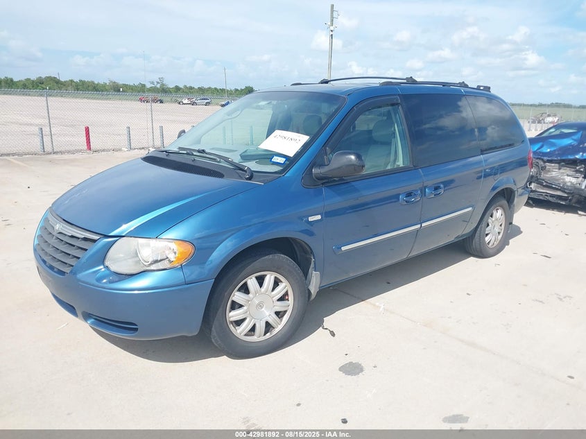 2C4GP54L25R286913 2005 CHRYSLER TOWN & COUNTRY photo no. 2