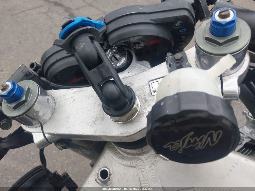 2000 Kawasaki Zx600 J1 VIN: JKAZX4J18YA017277 Lot: 42982951