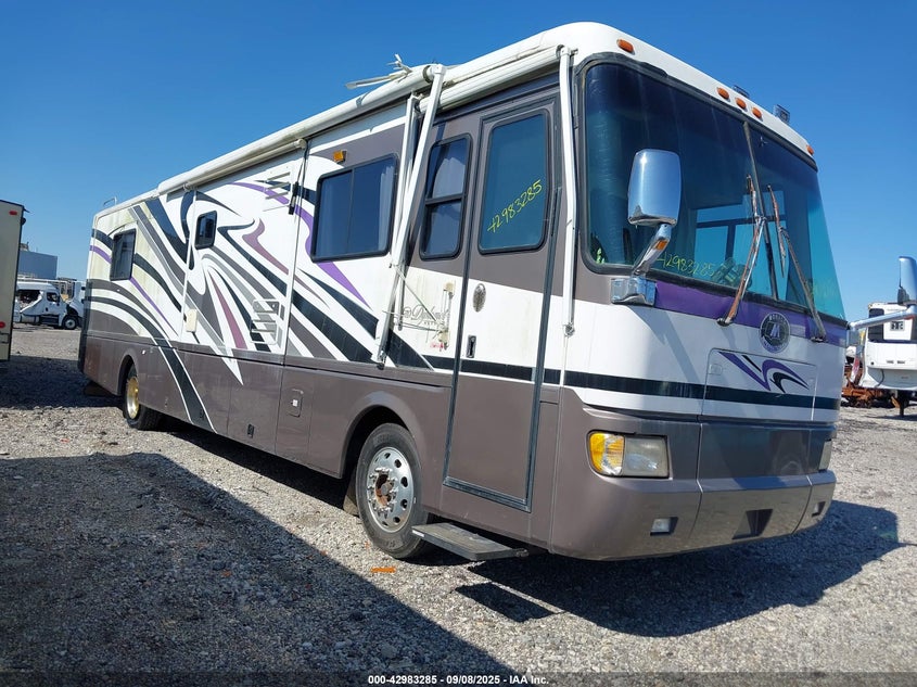1RF22464522017199 2002 Monaco Diplomat - Rv auction photo 1