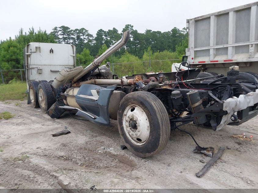 1FUJBBDE75LU04914 2005 Freightliner Conventional St120 auction photo 1