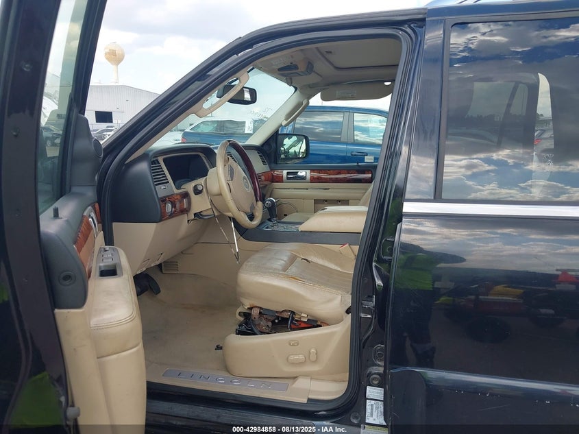 2005 Lincoln Navigator