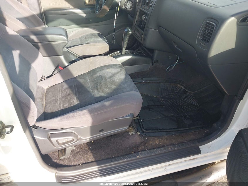 JN8AR07S5YW442058 2000 NISSAN PATHFINDER photo no. 5