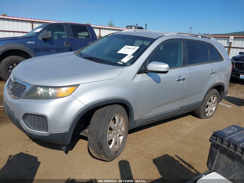 5XYKTDA26BG107753 2011 KIA SORENTO photo no. 2