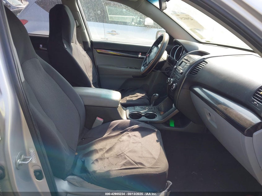5XYKTDA26BG107753 2011 KIA SORENTO photo no. 5