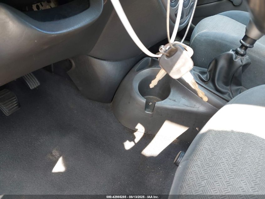 2001 Ford Focus Zx3 VIN: 3FAFP31381R110639 Lot: 42985285