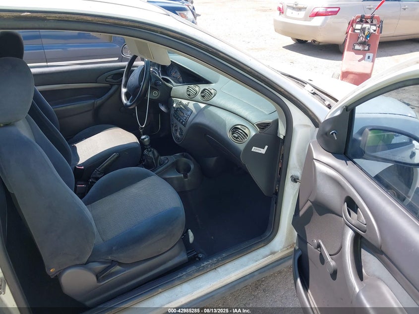 3FAFP31381R110639 2001 FORD FOCUS photo no. 5