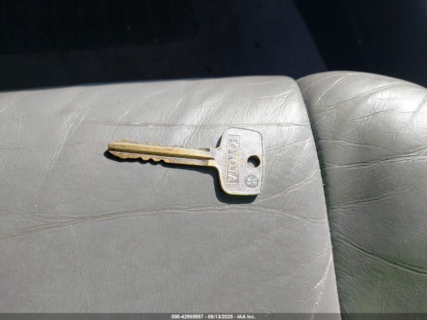 2000 Toyota Camry Le VIN: JT2BG22K1Y0433460 Lot: 42985957