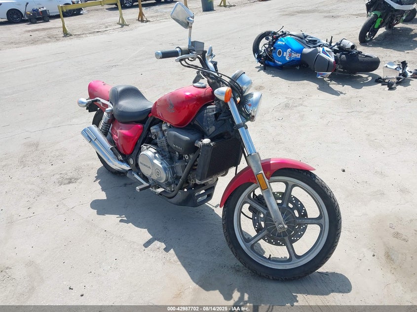 1HFRC2104HA310320 HONDA VF700 Photo 1