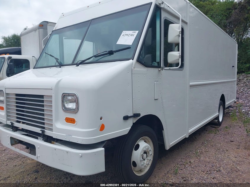 2022 Ford F-59 Commercial Stripped white other gasoline 1F65F5KN7N0A06169 photo #3