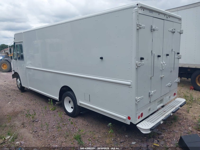 2022 Ford F-59 Commercial Stripped white other gasoline 1F65F5KN7N0A06169 photo #4