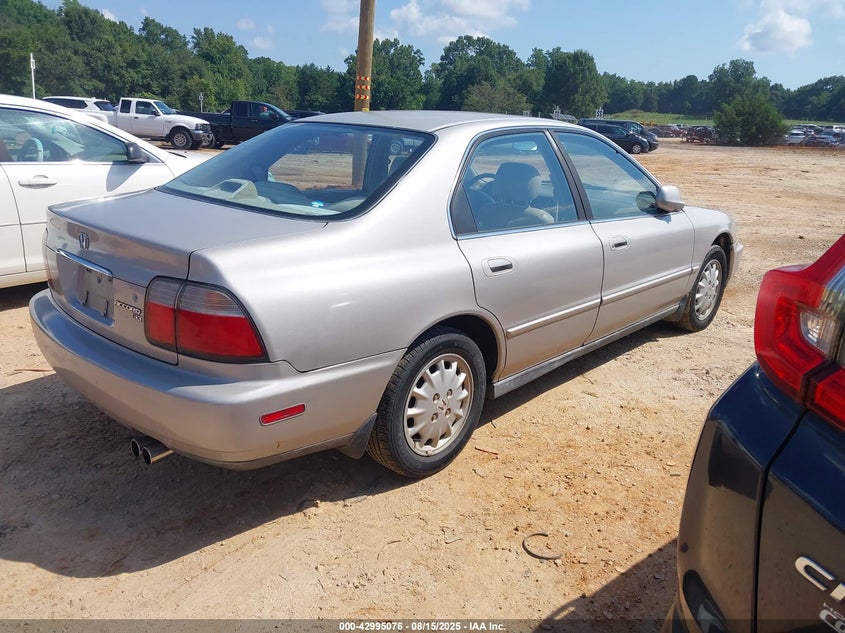 1HGCD5664VA039932 1997 HONDA ACCORD photo no. 4