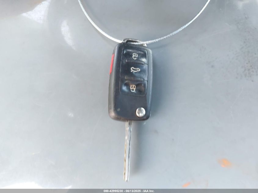 2012 Volkswagen Beetle 2.5L VIN: 3VWJP7AT8CM646760 Lot: 42994698