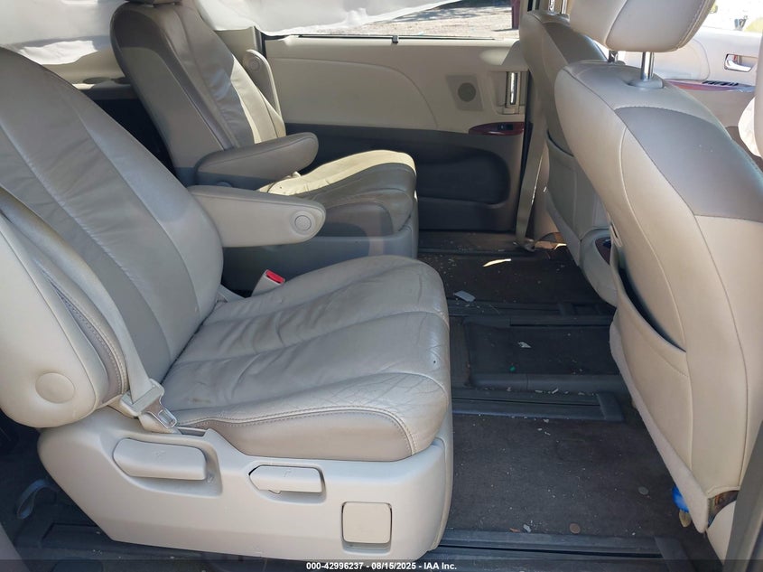 2011 Toyota Sienna Limited V6 VIN: 5TDYK3DCXBS152435 Lot: 42996237