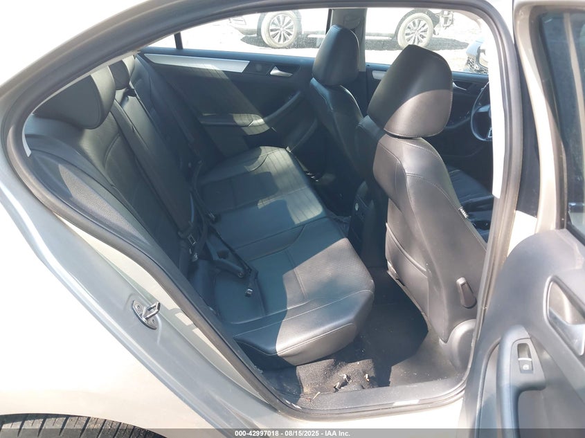 2013 VOLKSWAGEN JETTA 2.5L SE - 3VWDP7AJXDM238547