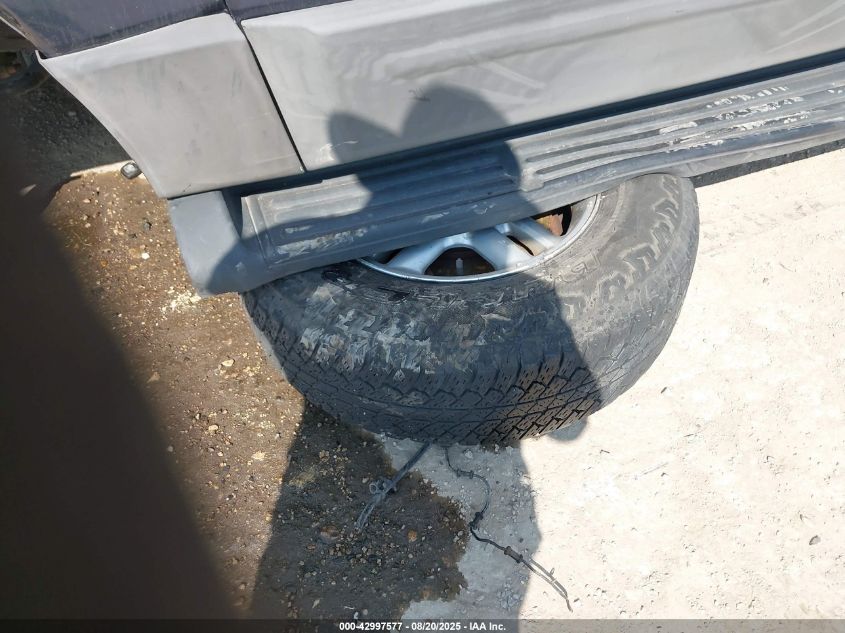 2003 Ford Expedition Xlt VIN: 1FMPU15L33LA83305 Lot: 42997577