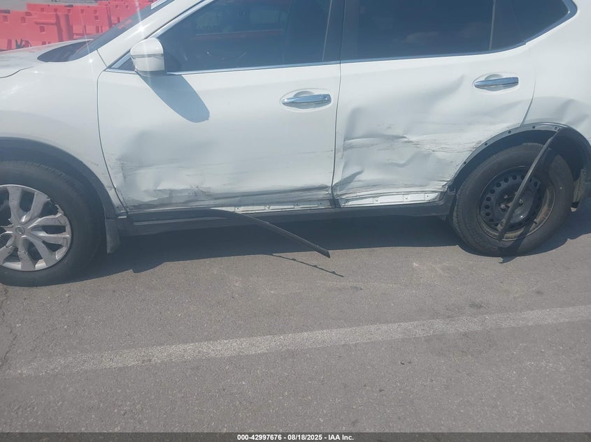 2015 Nissan Rogue S VIN: KNMAT2MT5FP581085 Lot: 42997676